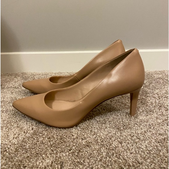 Kelly & Katie Nude Pumps - Picture 2 of 4